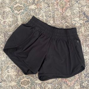 Lulu Lemon Track That short 4” in black size 6